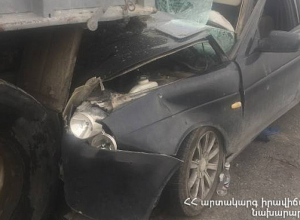 Տափերականում բեռնատարին բախված մարդատար ավտոմեքենայի վարորդը հոսպիտալացվել է