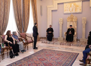 Կաթողիկոսն ընդունել է «պատերազմի հետևանքները» միջազգային համաժողովի մասնակիցներին