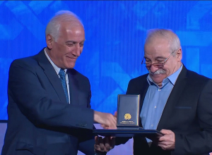 Նախագահն այցելել է Հանրային հեռուստաընկերություն