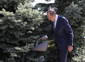 Сергей Лавров в сопровождении Арарата Мирзояна посетил Мемориал жертв Геноцида армян