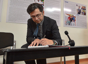 Նոբելյան մրցանակի դափնեկիրը մրցանակը նվիրեց Հայաստանի Պատմության թանգարանին