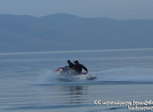 Քամու հետեւանքով չէին կարողանում մոտենալ ափին