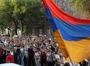 Оппозиция проводит митинг и шествие в направлении офиса ГД: Прямой эфир