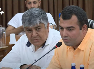 Горячий спор на заседании Совета старейшин: я обращусь в суд: Выключите микрофоны!