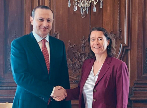 Секретарь СБ Армен Григорян встретился с Изабель Дюмон