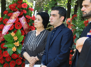 Անհետ կորած ազատամարտիկների հիշատակի օրվա կապակցությամբ հարազատներն ու մարտական ընկերներն այցելել են «Եռաբլուր» զինվորական պանթեոն