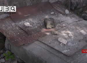 Պատշգամբից քար է պոկվել, ընկել. երեխաները հազիվ հասցրել են փախչել տակից