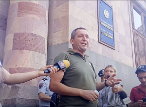 Իշխանությունn իր «կայֆերի» համար է պահում, ընդդիմությունն էլ փորձում է այն վերցնի, որ ինքը «կայֆ» անի․արցախից տեղահանված