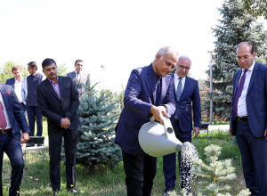 Санджай Верма посетил Мемориальный комплекс Цицернакаберда