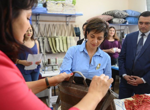 Анна Акопян посетила фонд развития женщин «Ресурсный центр» в Горисе