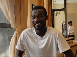 «Մամա, եշիր, էս մարդը շատ շոկոլադ է կերել»․ սենեգալցի ֆուտբոլիստը Ստեփանակերտում