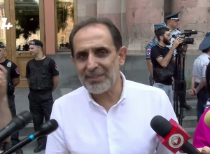 Моя дочь заставила меня уйти из политики: Арам Арутюнян проводит акцию