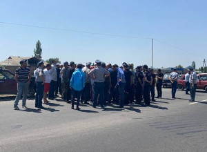 Ոռոգման ջրի խնդիրը լուծելու պահանջով Ղարիբջանյանի և Գետքի բնակիչները ճանապարհ են փակել