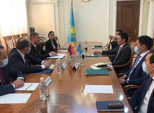 Գնել Սանոսյանը հանդիպել է Ղազախստանի էներգետիկայի նախարար Բոլատ Ակչուլակովի հետ
