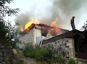 В общине Даграв Аскеранского района сгорело 4 жилых дома: Пострадавших нет