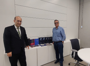 Դեսպանը Հայոց ցեղասպանության վերաբերյալ գրքեր է նվիրել Հունաստանի Ազգային գրադարանին