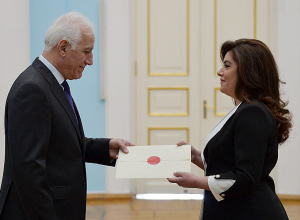 Новоназначенный посол Албании вручила верительные грамоты президенту Хачатуряну