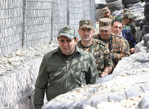 Министр обороны посетил восточную пограничную зону