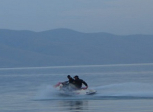 Ջրափրկարարները Սևանում շրջված սկուտերը տեղափոխել են ափ․ տուժածներ չկան