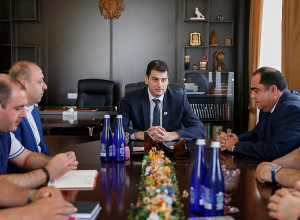 Հրաչյա Սարգսյանը ներկայացրել է Էրեբունի և Քանաքեռ-Զեյթուն վարչական շրջանների նոր ղեկավարներին