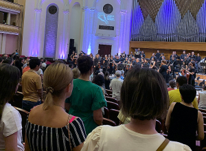 «Սիմֆոնիկ Երևան»-ի դասական երաժշտության համերգը մեկնարկեց մեկ րոպե լռությամբ