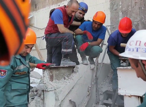 «Սուրմալու» առևտրի կենտրոնում որոնողական աշխատանքները վերսկսվել են. ԱԻՆ