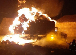 Այրվել են բեռնատար ավտոմեքենան և մոտ 160 հակ անասնակեր