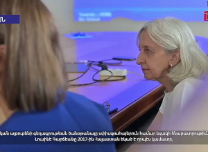 Սփյուռքահայ և արտասահմանցի կամավորները սովորում են հայկական գրերի գեղագրությունը