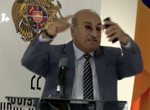 Ռուբեն Թորոսյանը դավաճանաբար, իշխանություներին համահունչ որոշեց չմասնակցել նիստին․ Կիմ Բալայան