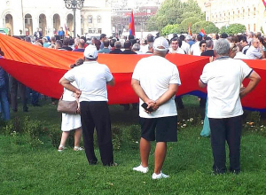 Անթույլատրելի է․ կազմակերպությունը հանդիմանել է կանաչ գազոնը տրորող քաղաքացիներին