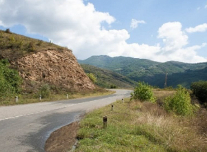 Внимание! Участок дороги Шуши-Бердзор-Горис будет открыт до 31 августа включительно