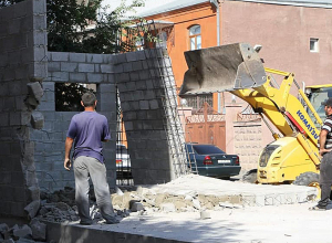 Գյումրիում ապօրինի կերպով կառուցվող շինությունը քանդվել է