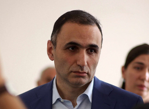 Ավետիք Չալաբյանի կինն ու պաշտպանը հրավիրվել են ԱՄՆ դեսպանատուն