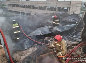 Էջմիածին քաղաքի Կույրերի շենքի տանիքում բռնկված հրդեհը մարվել է