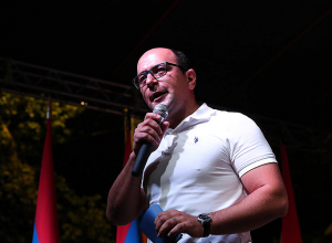 Господа офицеры, говорите, расскажите, какие предательские приказы вы получили, не бойтесь: Мамиджанян