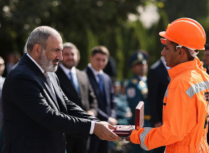 Должны быть стандарты для полиции, военных, спасателей: Пашинян