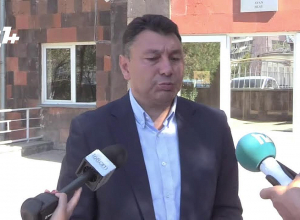 Փաշինյանն օրվա սկզբին ռուսներին է դուր գալիս, օրվա կեսին՝ թուրք-ադրբեջանական տանդեմին, մեջտեղերում՝ Վաշինգտոնին․ Էդուարդ Շարմազանով