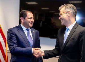 Сурен Папикян встретился с заместителем министра обороны США по политическим вопросам