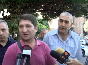 Мы хотим, чтобы 2 из нас поднялись в правительство и представили, что с нами происходит: демонстрант