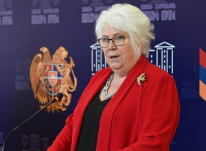 Не время делать «беззубые» заявления и призывы к сдержанности к обеим сторонам: Кальюранд осудила агрессию Азербайджана против РА