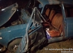 Նոր Գեղի-Եղվարդ ճանապարհին «VAZ-2103» -ը բախվել է ճամփեզրի արգելապատնեշին և շրջվել․ կան տուժածներ