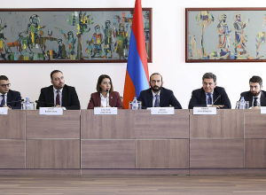 Выступление Арарата Мирзояна на встрече с аккредитованными в РА дипломатами