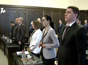 Члены правительства почтили память погибших минутой молчания