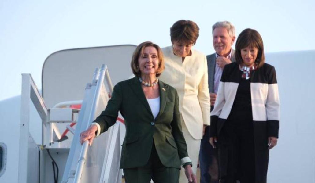 նենսի ժամանեց