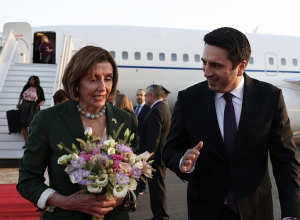 Ինչպես են դիմավորել Նենսի Փելոսիին Երևանում. լուսանկարներ