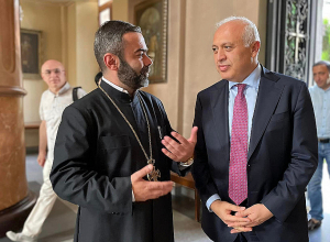 Դեսպան Սմբատյանը հանդիպում է ունեցել Թբիլիսիի հայ համայնքի ներկայացուցիչների հետ