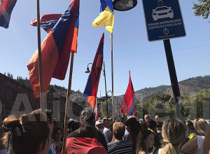 Ցույց Թբիլիսիում ի աջակցություն Հայաստանի. ոստիկանությունը խոչընդոտել է. Alig.ge