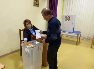 Ընտրատեղամասերը բացվել են