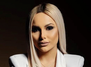 Այսօր առավոտյան ԱԱԾ շենքի մոտ սուր կտրող-ծակող գործիքով ինձ վրա հարձակում է գործել մի տղամարդ․ փաստաբան