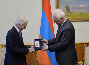 Պետական բարձր պարգև՝ բժշկագիտության դոկտոր Ռոջեր Օհանեսյանին